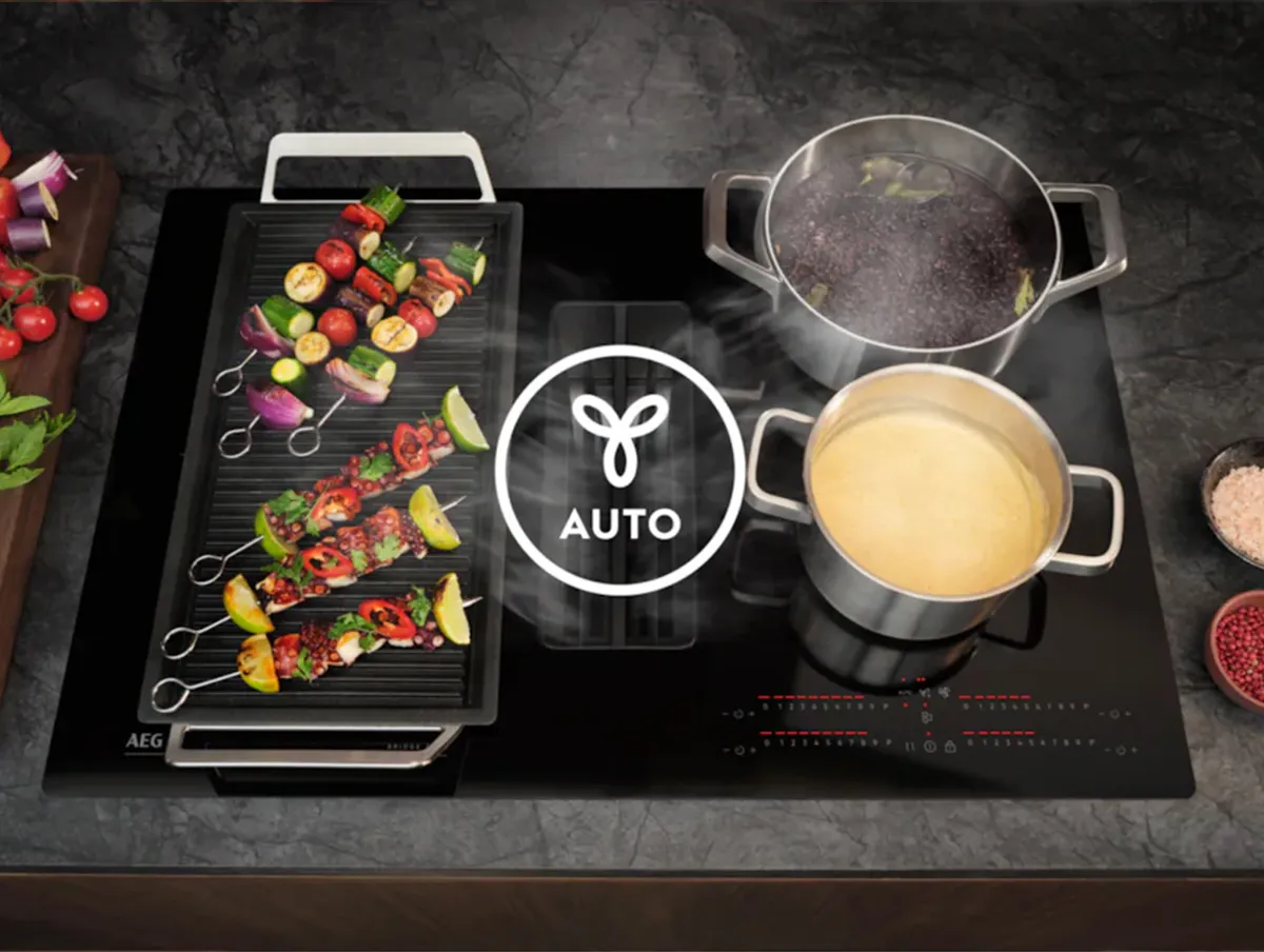 SaphirMatt Induction Hob with Integrated Hood